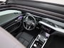 Audi Q8 Sportback e-tron 55 quattro S Edition 115 kWh l Adaptive Cruise Control l Glazen panoramadak l Bang & Olufsen Premium 3D l Elektr. voorstoelen geheugen l Omgevingscamera's l Trekhaak l Apple Carplay / Android Auto l Privacy glas l Lichtpakket ambient lighting l Adaptive air suspension sport l Stoelverwarming voor en achter l  Stoelventilatie/massage voorin l Comfortsleutel l Optiekpakket zwart plus l Alarm Klasse III l