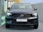Volvo XC40 2.0 B4 Plus Dark Mild hybrid, Automaat, Driver assist, BLIS, Trekhaak semi elektrisch inklapbaar, Stoel- en stuurverwarming, Parkeercamera, Park assist voor- en achter, verwarmde voorruit