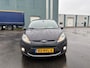 Ford Fiesta 1.6-16V Titanium 5-Deurs 120 PK. Zeer leuke en als nieuw rijdende auto van de tweede eigenaar !!! Distributieriem en waterpomp bij 163.000 KM vervangen !!