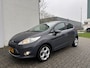 Ford Fiesta 1.6-16V Titanium 5-Deurs 120 PK. Zeer leuke en als nieuw rijdende auto van de tweede eigenaar !!! Distributieriem en waterpomp bij 163.000 KM vervangen !!