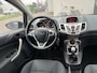 Ford Fiesta 1.6-16V Titanium 5-Deurs 120 PK. Zeer leuke en als nieuw rijdende auto van de tweede eigenaar !!! Distributieriem en waterpomp bij 163.000 KM vervangen !!