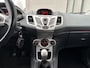 Ford Fiesta 1.6-16V Titanium 5-Deurs 120 PK. Zeer leuke en als nieuw rijdende auto van de tweede eigenaar !!! Distributieriem en waterpomp bij 163.000 KM vervangen !!