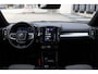 Volvo XC40 B4 Plus Dark | Verwarmbare Voorstoelen en Stuurwiel | Semi-Elektrische Trekhaak | Verwarmbare Voorruit | Premium Audio by Harman Kardon | Adaptieve Cruise Control | Park Assist