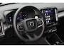 Volvo XC40 B4 Plus Dark | Verwarmbare Voorstoelen en Stuurwiel | Semi-Elektrische Trekhaak | Verwarmbare Voorruit | Premium Audio by Harman Kardon | Adaptieve Cruise Control | Park Assist