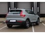 Volvo XC40 B4 Plus Dark | Verwarmbare Voorstoelen en Stuurwiel | Semi-Elektrische Trekhaak | Verwarmbare Voorruit | Premium Audio by Harman Kardon | Adaptieve Cruise Control | Park Assist