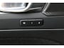Volvo XC40 B4 Plus Dark | Verwarmbare Voorstoelen en Stuurwiel | Semi-Elektrische Trekhaak | Verwarmbare Voorruit | Premium Audio by Harman Kardon | Adaptieve Cruise Control | Park Assist