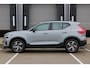 Volvo XC40 B4 Plus Dark | Verwarmbare Voorstoelen en Stuurwiel | Semi-Elektrische Trekhaak | Verwarmbare Voorruit | Premium Audio by Harman Kardon | Adaptieve Cruise Control | Park Assist