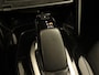 Peugeot e-208 EV Allure 50 kWh - SOH 93%! - ORIGINEEL NEDERLANDSE AUTO - APPLE CARPLAY/ANDROID AUTO - CRUISE CONTROL - BLUETOOTH TELEFOONVOORBEREIDING - KEYLESS ENTRY/START - HALF LEDEREN BEKLEDING - STOELVERWARMING