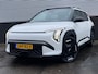 Kia EV3 GT-PlusLine 81.4 kWh Auto vol luxe! Schuif-/kanteldak, trekhaak, V2L, stoelverwarming, navigatie, Apple CarPlay/Android Auto, NL-auto, boekjes compleet
