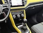 Volkswagen T-Roc 1.5 Sport 150pk | Schuif-/Kanteldak | Navigatie | Airco | Adaptieve Cruise Control | LED | 17" Lichtmetalen Velgen | LED Koplampen |