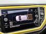 Volkswagen T-Roc 1.5 Sport 150pk | Schuif-/Kanteldak | Navigatie | Airco | Adaptieve Cruise Control | LED | 17" Lichtmetalen Velgen | LED Koplampen |