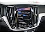 Volvo V60 T8 455PK Plug-in hybrid AWD Ultra Dark | Adaptieve Cruise Control met Pilot Assist | Premium audio by Harman Kardon | 360 graden camera | Elektrisch bedienbaar panoramisch schuif-/kanteldak | Stoelverwarming | Elektrische voorstoelen met geheugen | Stuurwielverwarming | Semi-elektrische trekhaak | Extra getint glas