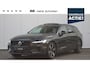 Volvo V60 T8 455PK Plug-in hybrid AWD Ultra Dark | Adaptieve Cruise Control met Pilot Assist | Premium audio by Harman Kardon | 360 graden camera | Elektrisch bedienbaar panoramisch schuif-/kanteldak | Stoelverwarming | Elektrische voorstoelen met geheugen | Stuurwielverwarming | Semi-elektrische trekhaak | Extra getint glas