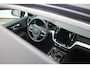 Volvo V60 T8 455PK Plug-in hybrid AWD Ultra Dark | Adaptieve Cruise Control met Pilot Assist | Premium audio by Harman Kardon | 360 graden camera | Elektrisch bedienbaar panoramisch schuif-/kanteldak | Stoelverwarming | Elektrische voorstoelen met geheugen | Stuurwielverwarming | Semi-elektrische trekhaak | Extra getint glas
