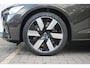 Volvo V60 T8 455PK Plug-in hybrid AWD Ultra Dark | Adaptieve Cruise Control met Pilot Assist | Premium audio by Harman Kardon | 360 graden camera | Elektrisch bedienbaar panoramisch schuif-/kanteldak | Stoelverwarming | Elektrische voorstoelen met geheugen | Stuurwielverwarming | Semi-elektrische trekhaak | Extra getint glas