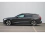 Volvo V60 T8 455PK Plug-in hybrid AWD Ultra Dark | Adaptieve Cruise Control met Pilot Assist | Premium audio by Harman Kardon | 360 graden camera | Elektrisch bedienbaar panoramisch schuif-/kanteldak | Stoelverwarming | Elektrische voorstoelen met geheugen | Stuurwielverwarming | Semi-elektrische trekhaak | Extra getint glas
