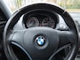 BMW 1-Serie 118i Business Line 143 PK Climatecontrol Sportstoelen Pdc 5 Drs 6 Bak LM Velgen Trekhaak***NL Auto**** Goed Onderhouden***Apk t/m 26-11-2026***