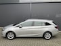Opel Astra Sports Tourer 1.2 Business Elegance Airco - Cruise control - Parkeersensoren voor en achter - Achteruitrijcamera - Navigatie - Bluetooth - Keyless start and entry - Start/stop systeem - Stuur leder - Stuur multifunctioneel