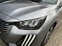 Peugeot 208 1.2 Hybrid 110 PK Automaat Allure | Navigatie | Camera | Climate Control | Adaptieve Cruise Control | LED Verlichting | Hybride Rijden met Automaat | 16" Lichtmetalen Velgen | Digitaal Dashboard | Parkeersensoren | Spoiler |