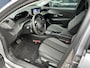 Peugeot 208 1.2 Hybrid 110 PK Automaat Allure | Navigatie | Camera | Climate Control | Adaptieve Cruise Control | LED Verlichting | Hybride Rijden met Automaat | 16" Lichtmetalen Velgen | Digitaal Dashboard | Parkeersensoren | Spoiler |