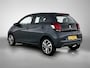 Peugeot 108 Allure 72pk | Navigatie via Apple Carplay / Android Auto | Achteruitrijcamera | Climate Control | Bluetooth | Automatisch dimlicht | Elektrische ramen | Centrale portiervergrendeling | Radio/MP3 speler met stuurbediening | All seasonbanden | Lage kilometerstand | 15" lichtmetalen velgen |