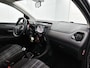 Peugeot 108 Allure 72pk | Navigatie via Apple Carplay / Android Auto | Achteruitrijcamera | Climate Control | Bluetooth | Automatisch dimlicht | Elektrische ramen | Centrale portiervergrendeling | Radio/MP3 speler met stuurbediening | All seasonbanden | Lage kilometerstand | 15" lichtmetalen velgen |