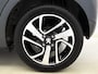 Peugeot 108 Allure 72pk | Navigatie via Apple Carplay / Android Auto | Achteruitrijcamera | Climate Control | Bluetooth | Automatisch dimlicht | Elektrische ramen | Centrale portiervergrendeling | Radio/MP3 speler met stuurbediening | All seasonbanden | Lage kilometerstand | 15" lichtmetalen velgen |