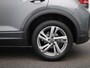 Volkswagen T-Roc 1.5 TSI R-Line 150 PK | Automaat | Stoelverwarming | Achteruitrijcamera | Digitale Cockpit | Trekhaak | Climatronic |