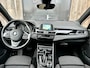BMW 2-Serie Active Tourer 218i Executive Sport Line Automaat | LED, Trekhaak, Navigatie, Camera, Parkeersensoren, Getint Glas, 17”