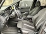 BMW 2-Serie Active Tourer 218i Executive Sport Line Automaat | LED, Trekhaak, Navigatie, Camera, Parkeersensoren, Getint Glas, 17”