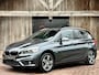 BMW 2-Serie Active Tourer 218i Executive Sport Line Automaat | LED, Trekhaak, Navigatie, Camera, Parkeersensoren, Getint Glas, 17”
