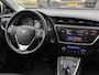 Toyota Auris 1.8 Hybrid Executive | Dealer OH | JBL | Trekhaak | Half-leer | Cruise control | Keyless | Stoelverw. | PDC V+A | Camera | Navi