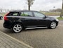 Volvo V60 2.0T Kinetic 203pk Driver Support ** Exterior Styling ** Trekhaak 1.800kg trekgewicht!