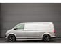Volkswagen Transporter 2.0 TDI L2H1 150PK / APPLE CARPLAY / VERLAAGD / LEDEREN BEKLEDING / FULL BLACK / TREKAAK / SPOILER / CRUISE