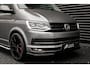 Volkswagen Transporter 2.0 TDI L2H1 150PK / APPLE CARPLAY / VERLAAGD / LEDEREN BEKLEDING / FULL BLACK / TREKAAK / SPOILER / CRUISE