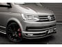 Volkswagen Transporter 2.0 TDI L2H1 150PK / APPLE CARPLAY / VERLAAGD / LEDEREN BEKLEDING / FULL BLACK / TREKAAK / SPOILER / CRUISE