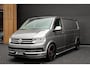 Volkswagen Transporter 2.0 TDI L2H1 150PK / APPLE CARPLAY / VERLAAGD / LEDEREN BEKLEDING / FULL BLACK / TREKAAK / SPOILER / CRUISE