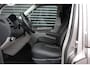 Volkswagen Transporter 2.0 TDI L2H1 150PK / APPLE CARPLAY / VERLAAGD / LEDEREN BEKLEDING / FULL BLACK / TREKAAK / SPOILER / CRUISE