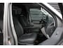 Volkswagen Transporter 2.0 TDI L2H1 150PK / APPLE CARPLAY / VERLAAGD / LEDEREN BEKLEDING / FULL BLACK / TREKAAK / SPOILER / CRUISE