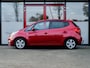 Kia Venga 1.6 CVVT DynamicPLusLine | Trekhaak | Camera | Navigatie | Climate Control | Cruise Control | Metallic Lak | 4 Seizoens Banden | Getint Glas | Lederen Stuurwiel | Parkeersensoren | 16'' Lichtmetalen Velgen |