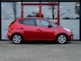 Kia Venga 1.6 CVVT DynamicPLusLine | Trekhaak | Camera | Navigatie | Climate Control | Cruise Control | Metallic Lak | 4 Seizoens Banden | Getint Glas | Lederen Stuurwiel | Parkeersensoren | 16'' Lichtmetalen Velgen |