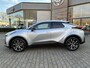 Toyota C-HR HYBRID 140 DYNAMIC NAVI APPLE/ANDROID BLIND-SPOT PARK-SENSOREN LED 18" LM-VELGEN NL-AUTO