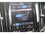 Volvo XC60 T6 350PK Automaat Plug-in hybrid AWD Ultra Dark Head-up display / Semi elektrisch wegklapbare trekhaak / Panoramisch schuif-kanteldak / Harman Kardon audio