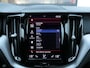 Volvo XC60 2.0 Recharge T8 AWD R-Design | Black Optic | Luchtvering | 360°-camera | Panoramadak | Trekhaak | Stuur-/Stoelverwarming | Apple-/Android Carplay | ACC | Dodehoek detectie | Contourstoelen