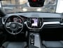Volvo XC60 2.0 Recharge T8 AWD R-Design | Black Optic | Luchtvering | 360°-camera | Panoramadak | Trekhaak | Stuur-/Stoelverwarming | Apple-/Android Carplay | ACC | Dodehoek detectie | Contourstoelen