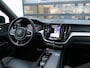 Volvo XC60 2.0 Recharge T8 AWD R-Design | Black Optic | Luchtvering | 360°-camera | Panoramadak | Trekhaak | Stuur-/Stoelverwarming | Apple-/Android Carplay | ACC | Dodehoek detectie | Contourstoelen