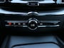 Volvo XC60 2.0 Recharge T8 AWD R-Design | Black Optic | Luchtvering | 360°-camera | Panoramadak | Trekhaak | Stuur-/Stoelverwarming | Apple-/Android Carplay | ACC | Dodehoek detectie | Contourstoelen