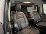 Ford Transit Custom 320 2.0 TDCI L2H1 Platinum Edition met o.a. een trekhaak, dodehoek detectie, elektrisch verwarmbare voorstoelen en een elektrisch verwarmbare voorruit