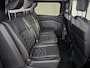 Ford Transit Custom 320 2.0 TDCI L2H1 Platinum Edition met o.a. een trekhaak, dodehoek detectie, elektrisch verwarmbare voorstoelen en een elektrisch verwarmbare voorruit
