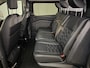 Ford Transit Custom 320 2.0 TDCI L2H1 Platinum Edition met o.a. een trekhaak, dodehoek detectie, elektrisch verwarmbare voorstoelen en een elektrisch verwarmbare voorruit